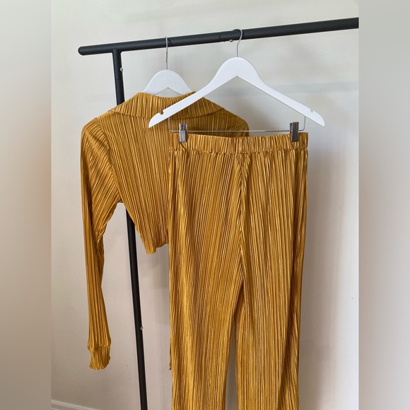 Spring Haze Gold Pleated Pant Set Size Large - Picture 11 of 16